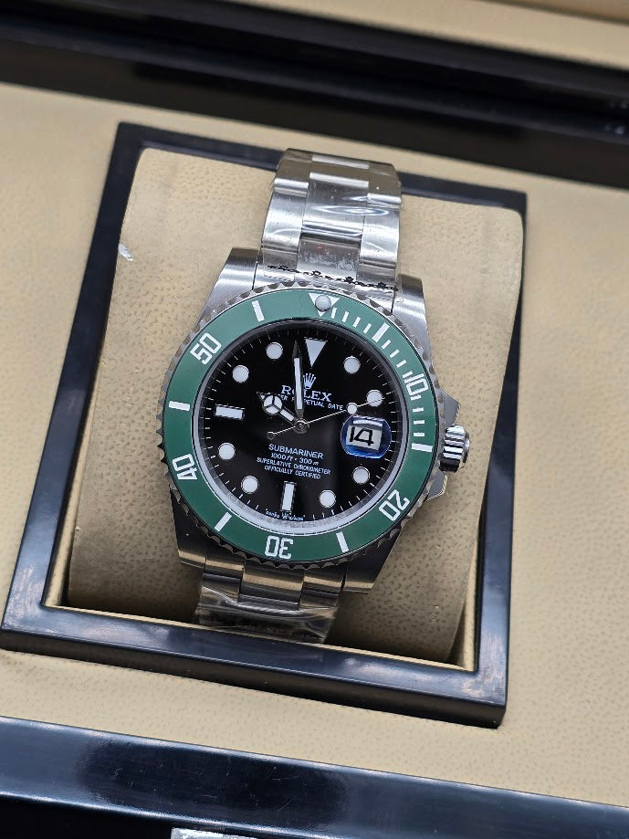 Rolex Submariner Date "Kermit / Starbucks" 41 mm Green Bezel Black Dial